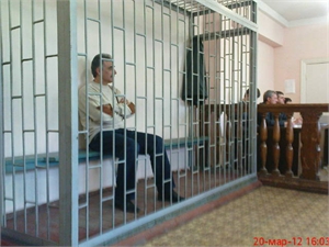 Гриценко в суде слушает приговор. Фото Марины Лучер 