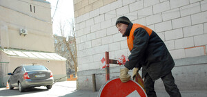 Как в Киеве кладут асфальт: в снег, в мороз, а срок гарантии – год