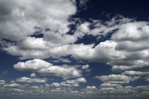Небо будет укрыто облаками на протяжении всего дня. Фото sxc.hu