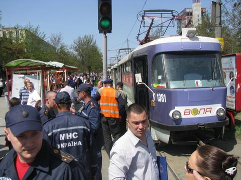 После вчерашнего теракта в Днепропетровске запорожцы тоже стали осторожнее. Фото 