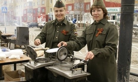 На параде у горожан разгулялся аппетит. Фото сайта: yugopolis.ru