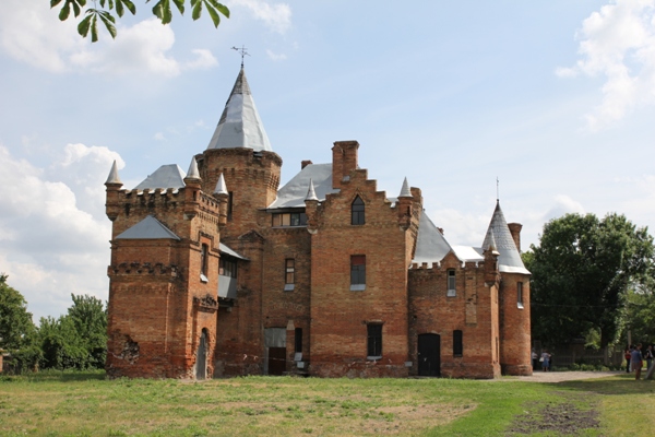 Замок Попова - главная гордость города. Фото vgorode.ua