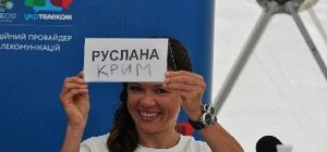 В Крыму Руслана купалась в ледяном море и добывала мед на пасеке