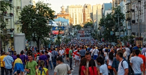 Новое в фан-зоне: дешевые напитки и футболки 