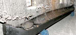 В водах Днепра нашли древний челнок-однодревку