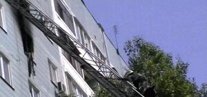 На Бабурке горела квартира, а в соседней задыхалась от дыма беспомощная старушка