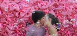 Фоторепортаж: в центре Одессы целовались на скорость  