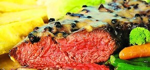 Угощения для гурманов в Крыму: рыба-петух, микро-пельмешки и десерт из хризантем