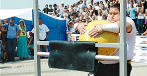 В Днепропетровске выбрали самого сильного богатыря