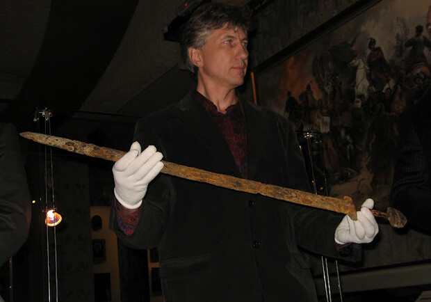 Впервые старинный меч показали в Запорожье - в ноябре прошлого года