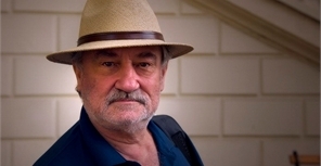 Сотни киевлян в слезах следуют за гробом Богдана Ступки