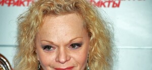 Лариса Долина вывела маленькую внучку в свет на 