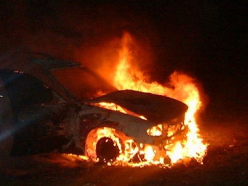 Хозяин машины сам потушил возгорание. Фото: zadira.info