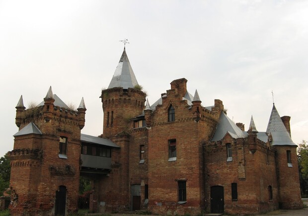 "Замок Попова" единственный замок на территории Запорожской области. ФОТО - автора