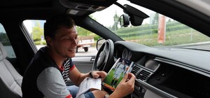 Заглядываем в салон шикарной тачки вратаря 