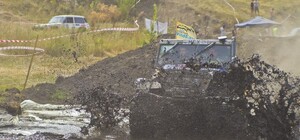 Джип-триал 2012: луганские гонщики под рев моторов и скрежет железа победили все препятствия