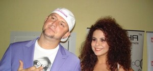 В Крыму Ани Лорак гуляла в мини-шортах, а Тарзан соблазнял девушек голой грудью