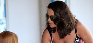 Наташа Королева в Крыму соблазняла мужчин полуголой грудью