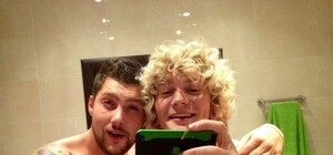 Кривошапко выложил Вконтакт гомосексуальное фото с Кензовым