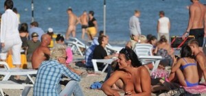 Обнаженные девушки и море музыки: в Крыму проходит 