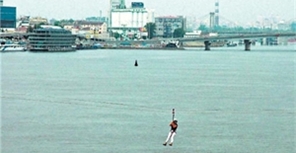 В столице на веревочной трассе пострадала горожанка