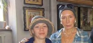 Садальский и Васильева сходили в церковь с 3D иконой