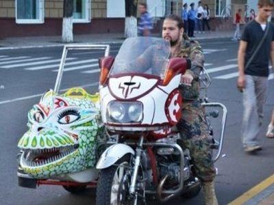 Новость - Досуг и еда - Донецкий байкер превратил мотоцикл в китайского дракона