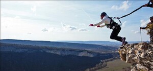 В Крыму проходят соревнования роупджамперов и бои на японских мечах
