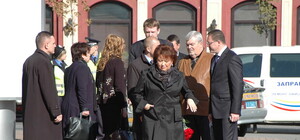 На панихиду в драмтеатр пришли Людмила Янукович и Татьяна Бахтеева – с ног до головы в черном