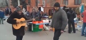 Бомжи из Донбасса взорвали Ютуб рок-хитом и стильными танцами 