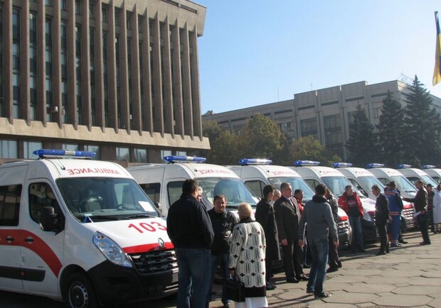 Недавно медикам региона торжественно передавали 29 новых карет скорой помощи
