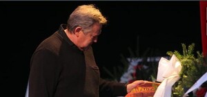 Юрий Стоянов расплакался на похоронах Олейникова и пообещал памятный 