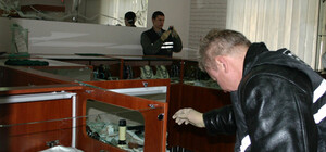 Трагедия в ювелирном салоне Мариуполя помогла милиции найти пропавшую девушку