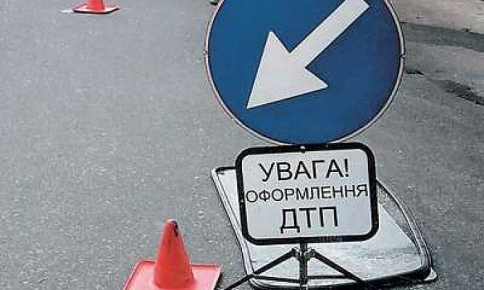 Женщина переходила дорогу в неположенном месте. Фото с сайта: vidomosti-ua.com.