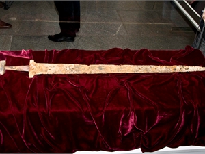 Старинное оружие пролежало в реке под слоем ила больше тысячи лет. Фото: архив "КП".