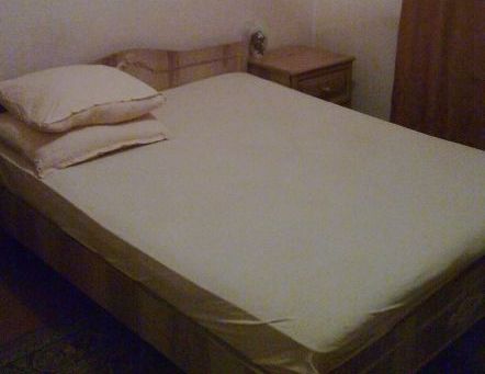Кровать в однокомнатном стандарте за 700 гривен.