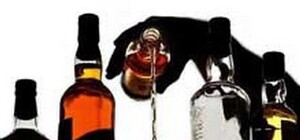 В одесском ресторане клиентов поили контрабандным алкоголем и продавали сигареты 