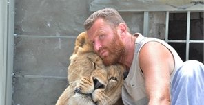 Новость - Досуг и еда - У львов из запорожского зоопарка проснулся зверский аппетит