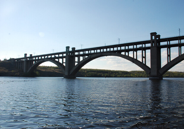 Мост преображенского будет перекрыт два дня. Фото с сайта: http://www.zabor.zp.ua/