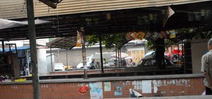 Запорожский рынок превращается в развалины