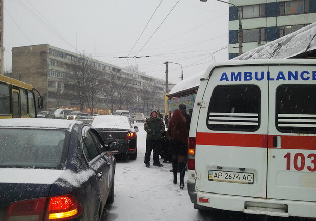Фото: Татьяны Нечет
Не успел в Запорожье пойти снег, как произошла авария. 