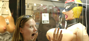 Секс-шоп, не понравившийся Азарову, закрыли