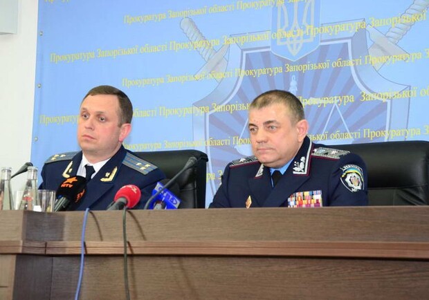 В милиции говорят, что Владимир Серба (справа) к оружию не имеет никакого отношения. фото с сайта "Запорожье. Комментарии".