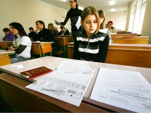 Специалисты департамента образования говорят, что нынешняя явка нормальная. ФОТО: Павел ВЕСЕЛКОВ.