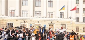 В Запорожье больше ста горожан пришли танцевать Harlem Shake