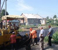 Новость - События - Коммунальщики ремонтируют «убитую» дорогу возле рынка «Анголенко»