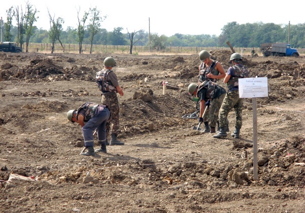 В Новобогдановку уже прибыли 78 военнослужащих. Фото fakty.ua 