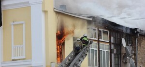 Жителям сгоревшего дома в центре Симферополя придется за свой счет ремонтировать квартиры