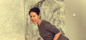 Кто сопровождает Машу Ефросинину на утренней прогулке?