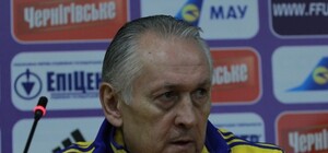 Главный тренер сборной рассказал, как присутствие Януковича на матче влияет на команду